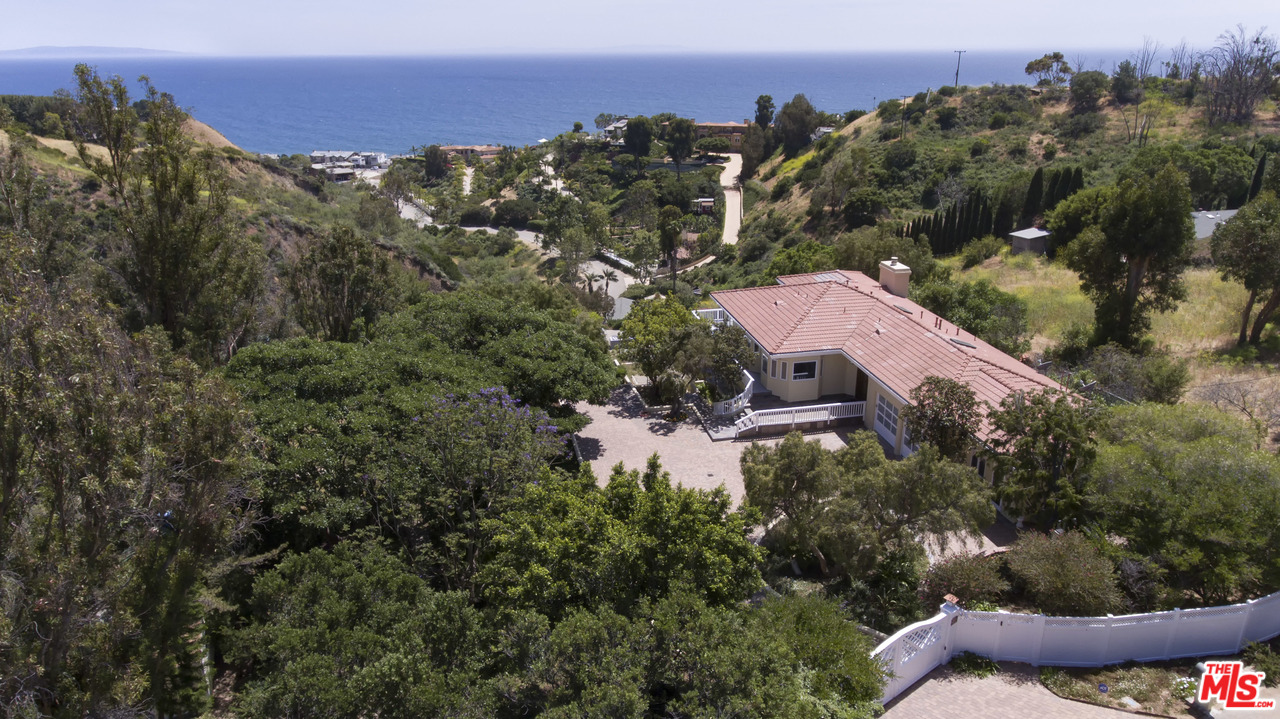 21930 Carbon Mesa Road Malibu, CA 90265 - Photo 6 of 45