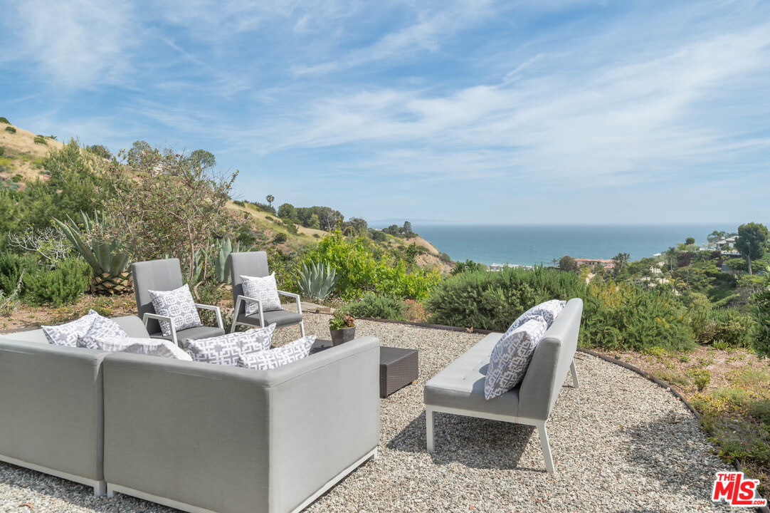 21930 Carbon Mesa Road Malibu, CA 90265 - Photo 7 of 45