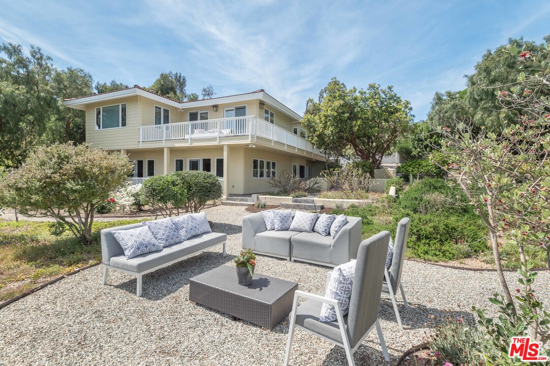 21930 Carbon Mesa Road Malibu, CA 90265 - Photo 8 of 45