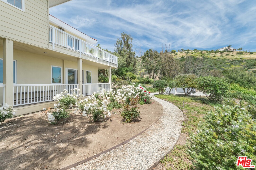 21930 Carbon Mesa Road Malibu, CA 90265 - Photo 9 of 45