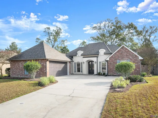 $345,000 | 19910 Stone Hill Drive, Denham Springs, LA 70726