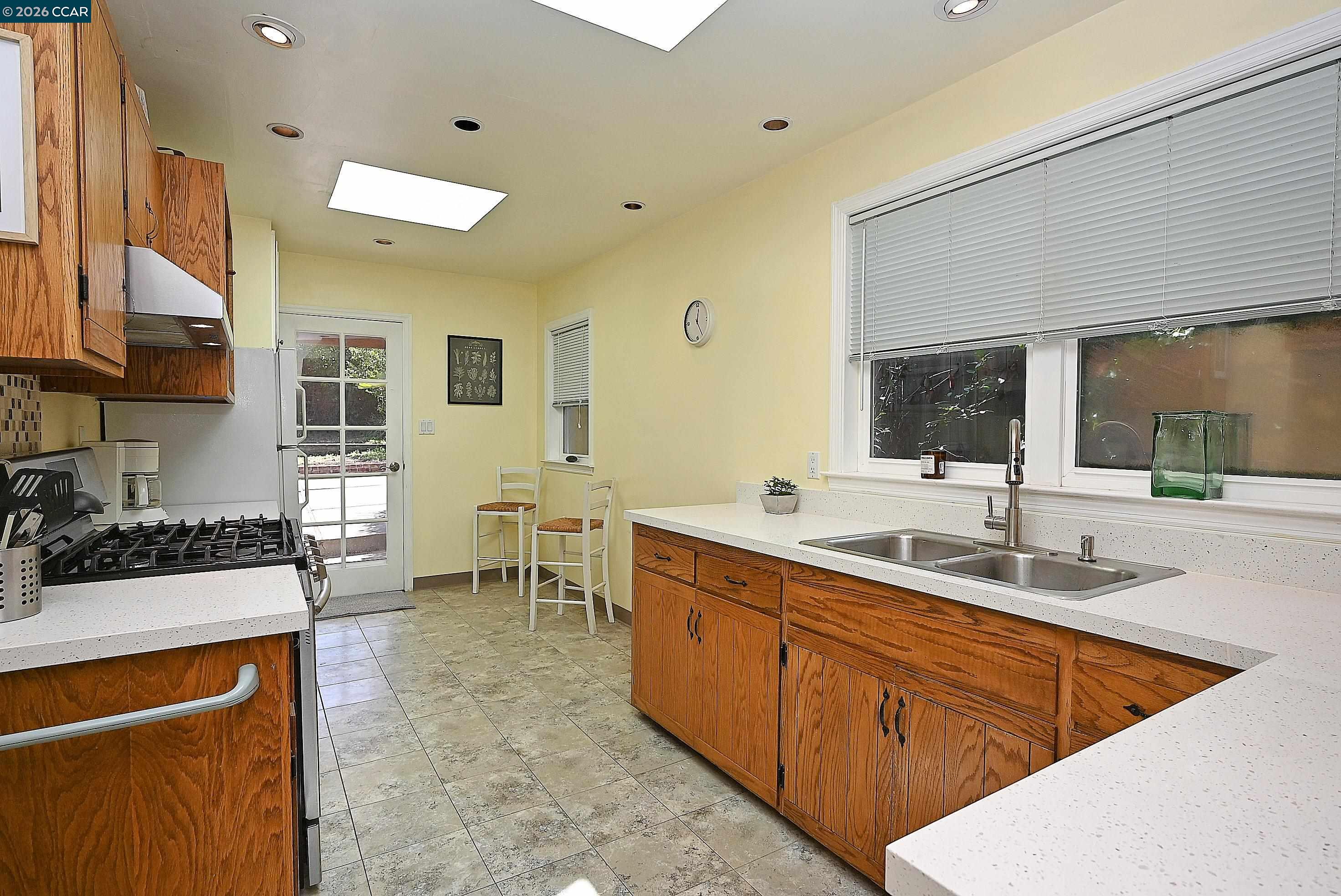 925 North Road Belmont, CA 94002 - Photo 13 of 36