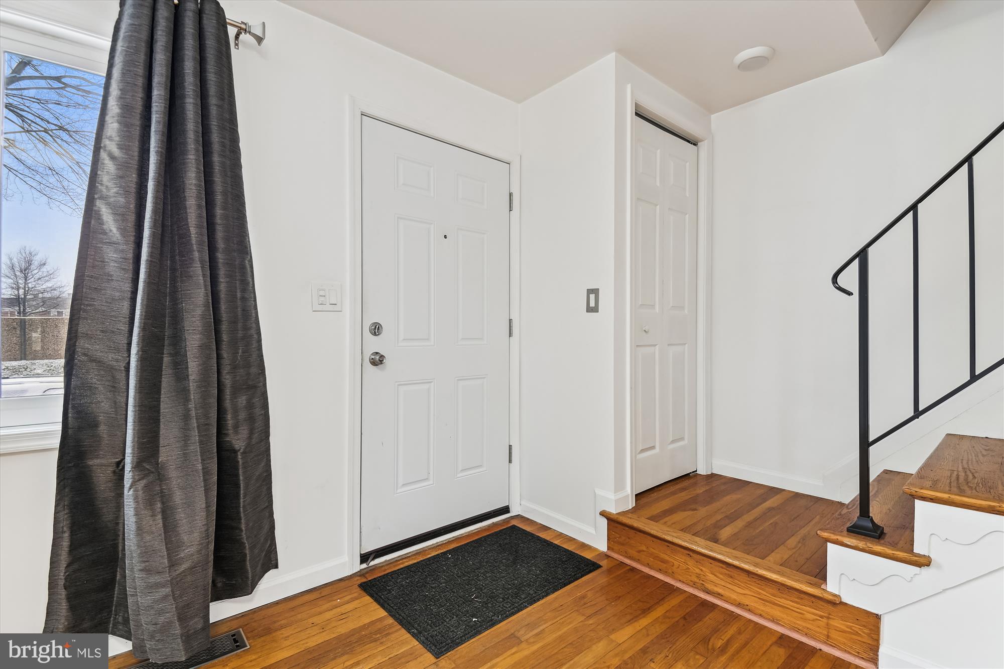 700 Mansfield Road Essex, MD 21221 - Photo 3 of 32 Entry way