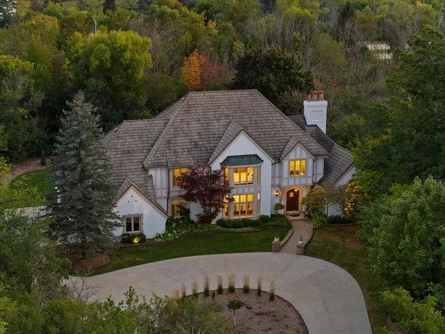 $1,995,000 | 2751 West Deer Creek Court, River Hills, WI 53217