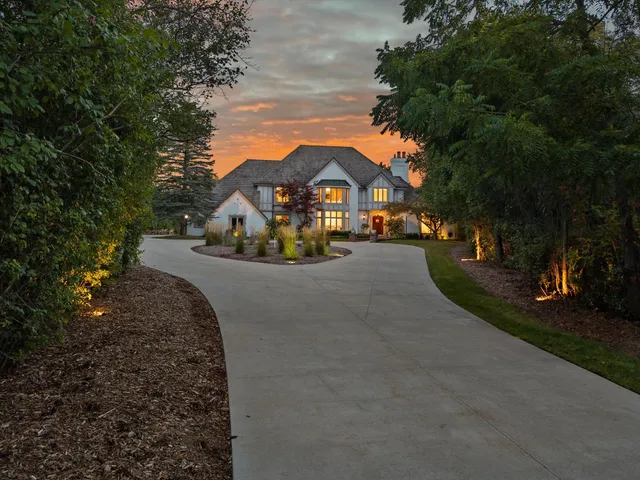 $1,995,000 | 2751 West Deer Creek Court, River Hills, WI 53217