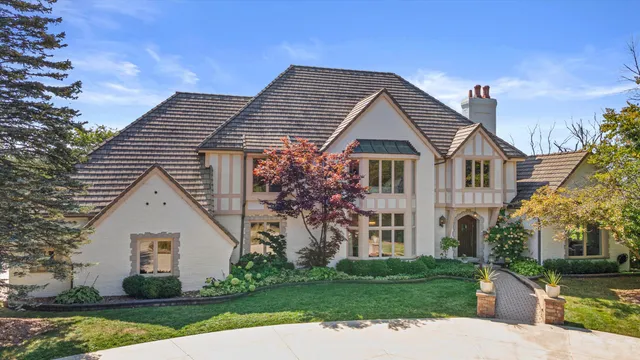 $1,995,000 | 2751 West Deer Creek Court, River Hills, WI 53217