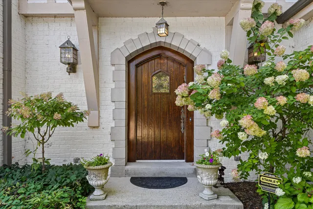 $1,995,000 | 2751 West Deer Creek Court, River Hills, WI 53217