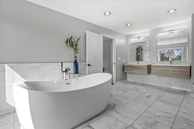 $1,995,000 | 2751 West Deer Creek Court, River Hills, WI 53217