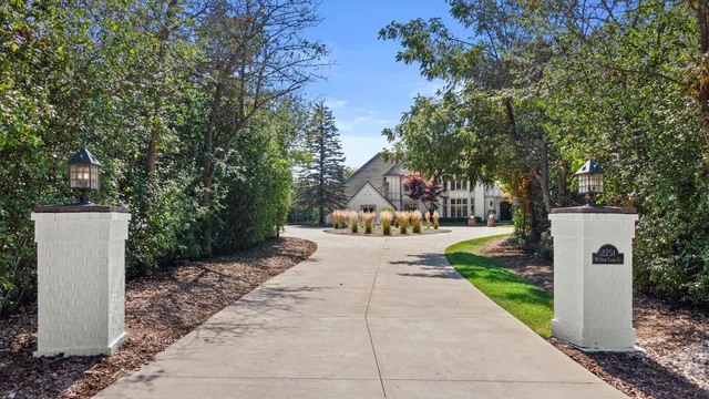 $1,995,000 | 2751 West Deer Creek Court, River Hills, WI 53217