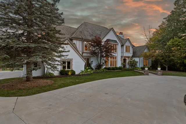 $1,995,000 | 2751 West Deer Creek Court, River Hills, WI 53217