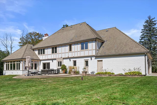 $1,995,000 | 2751 West Deer Creek Court, River Hills, WI 53217