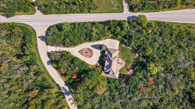 $1,995,000 | 2751 West Deer Creek Court, River Hills, WI 53217