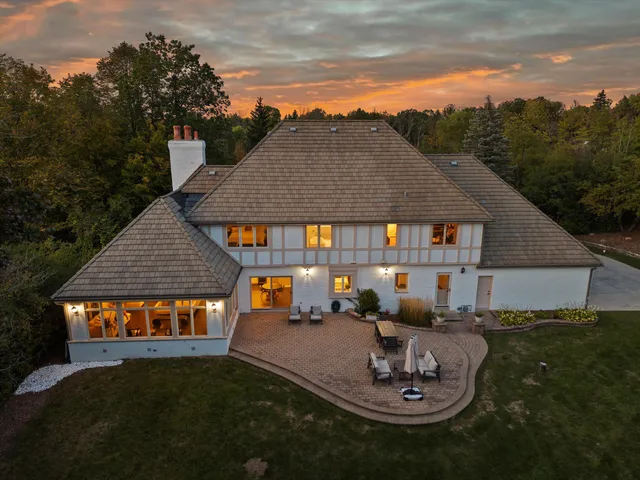 $1,995,000 | 2751 West Deer Creek Court, River Hills, WI 53217