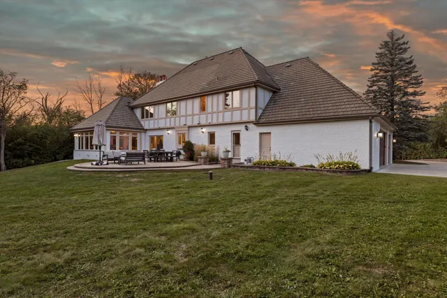 $1,995,000 | 2751 West Deer Creek Court, River Hills, WI 53217