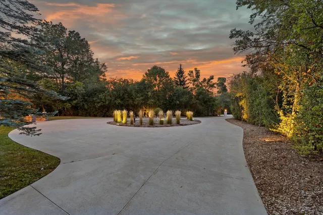 $1,995,000 | 2751 West Deer Creek Court, River Hills, WI 53217