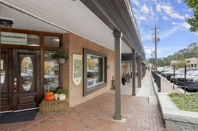 a view of a entryway door of the building
