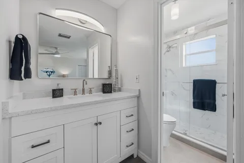 a en suite bathroom with a double vanity sink and a mirror