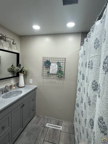 $220,000 | 116 4th Street, Unit 327 W MADISON ST, Madison, KS 66860