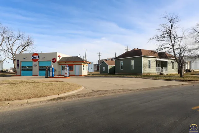 $220,000 | 116 4th Street, Unit 327 W MADISON ST, Madison, KS 66860