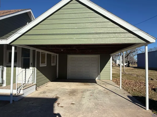 $145,000 | 116 4th Street, Madison, KS 66860