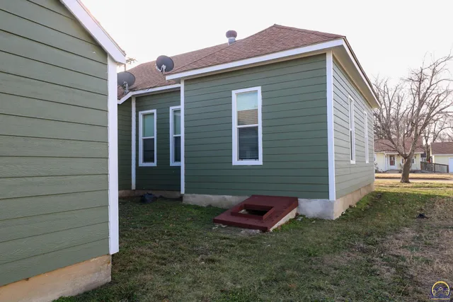 $220,000 | 116 4th Street, Unit 327 W MADISON ST, Madison, KS 66860