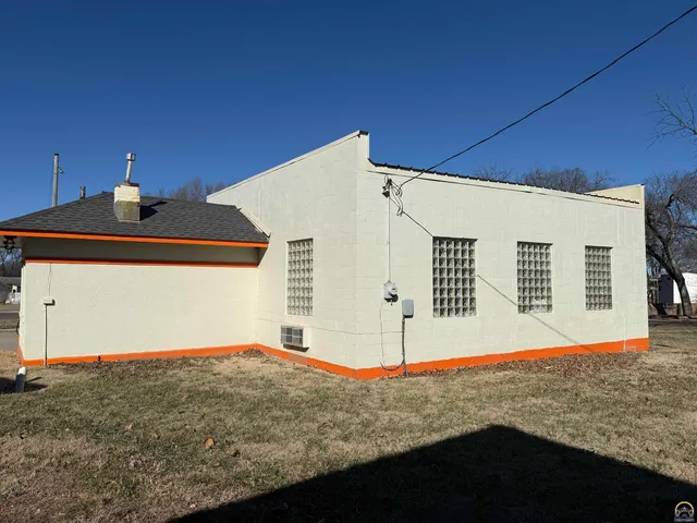 $220,000 | 116 4th Street, Unit 327 W MADISON ST, Madison, KS 66860