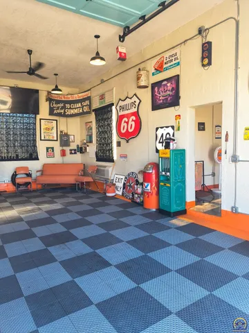 $220,000 | 116 4th Street, Unit 327 W MADISON ST, Madison, KS 66860