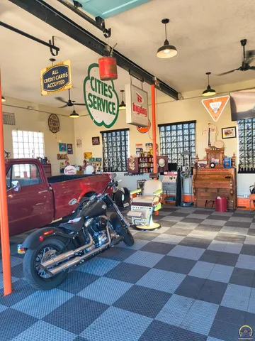 $220,000 | 116 4th Street, Unit 327 W MADISON ST, Madison, KS 66860