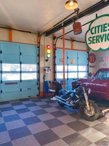 $220,000 | 116 4th Street, Unit 327 W MADISON ST, Madison, KS 66860