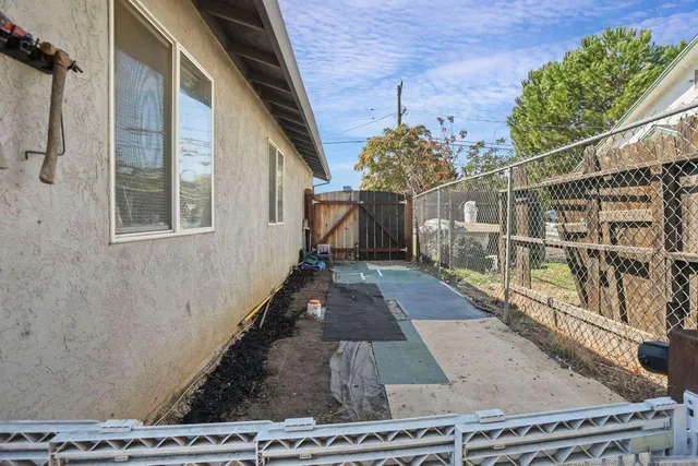 a view of entryway with a front door
