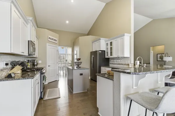 $829,900 | W47N863 Bobolink Avenue, Cedarburg, WI 53012