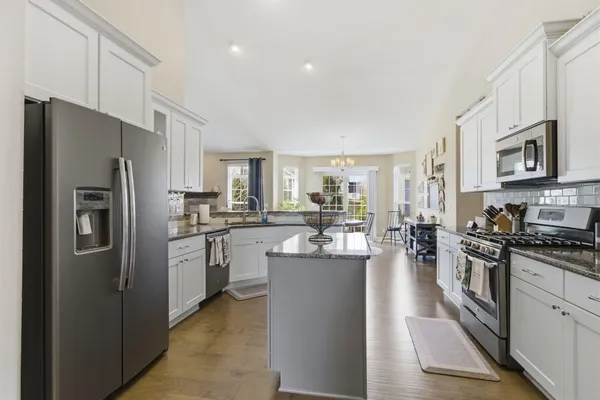 $829,900 | W47N863 Bobolink Avenue, Cedarburg, WI 53012