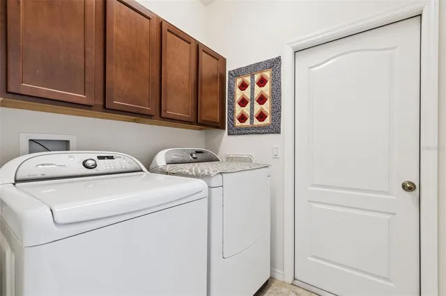 a view of a livingroom with furniture
