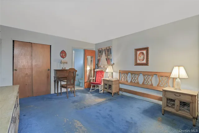 a view of a livingroom with furniture and windows