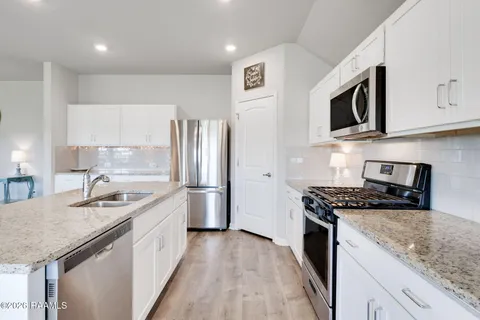 $275,000 | 6910 Spg Lk Drive, Maurice, LA 70555