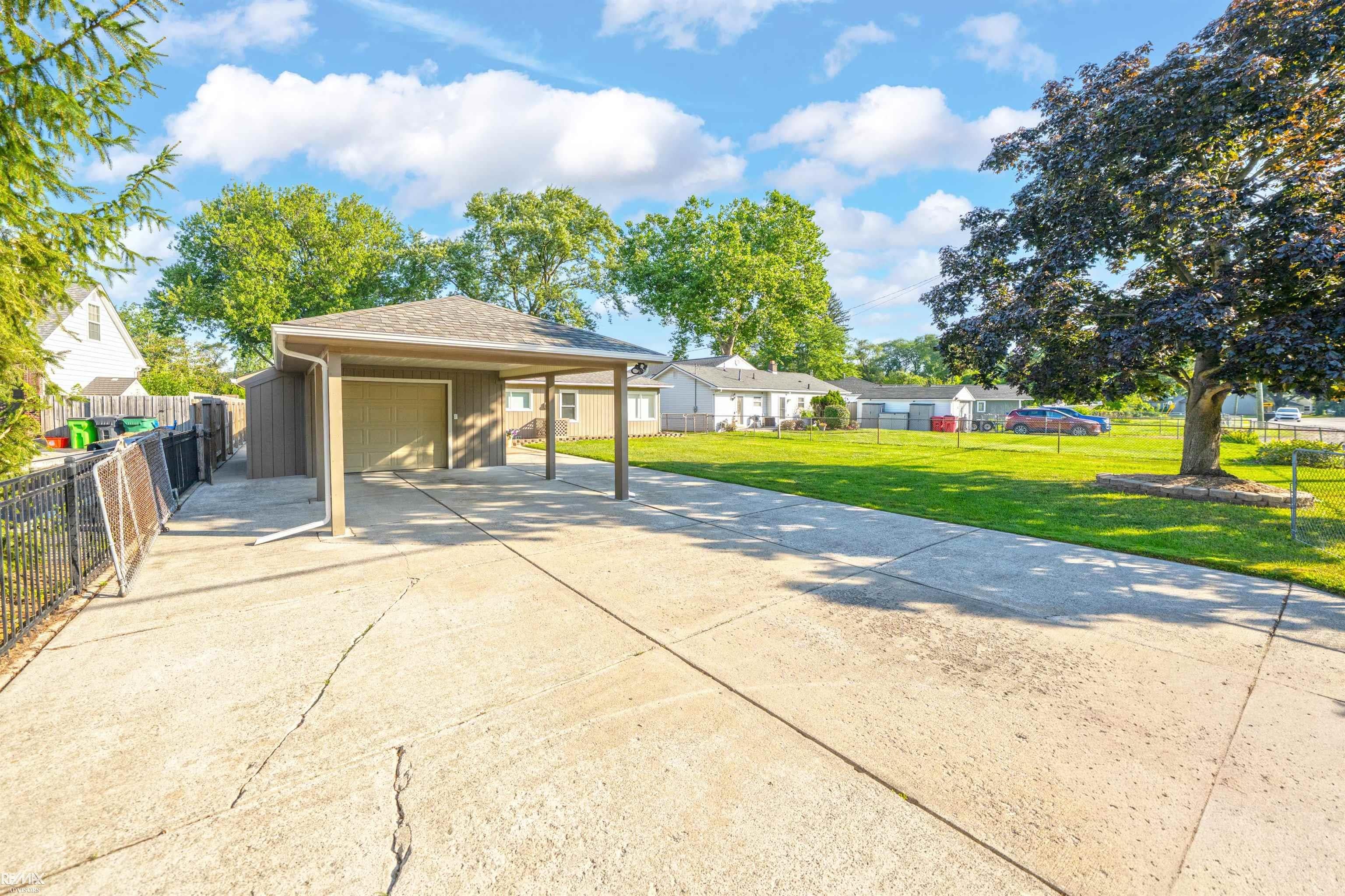 27401 South River Road Harrison Township, MI 48045 - Photo 4 of 49 Gallery Image 4