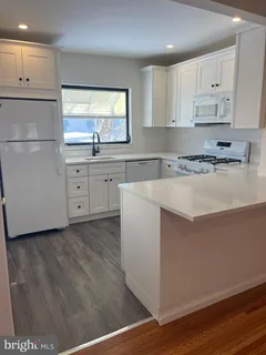 $2,200 | 151 North Carol Boulevard, Upper Darby, PA 19082