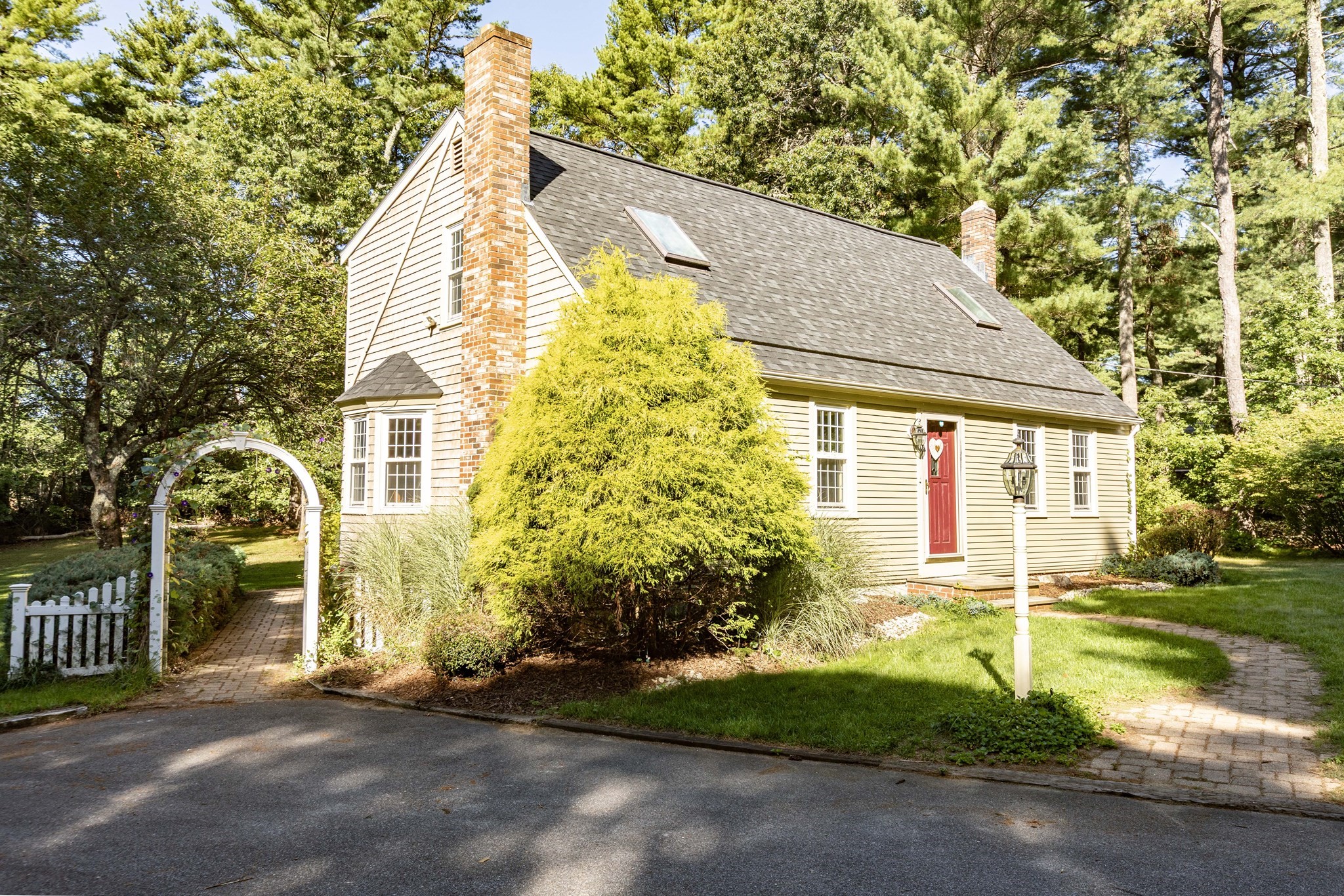 133 Walnut Plain Road Rochester, MA 02770 - Photo 4 of 40 Gallery Image 4