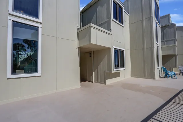 $4,000 | 2051 Northeast Ocean Boulevard, Unit A21, Stuart, FL 34996