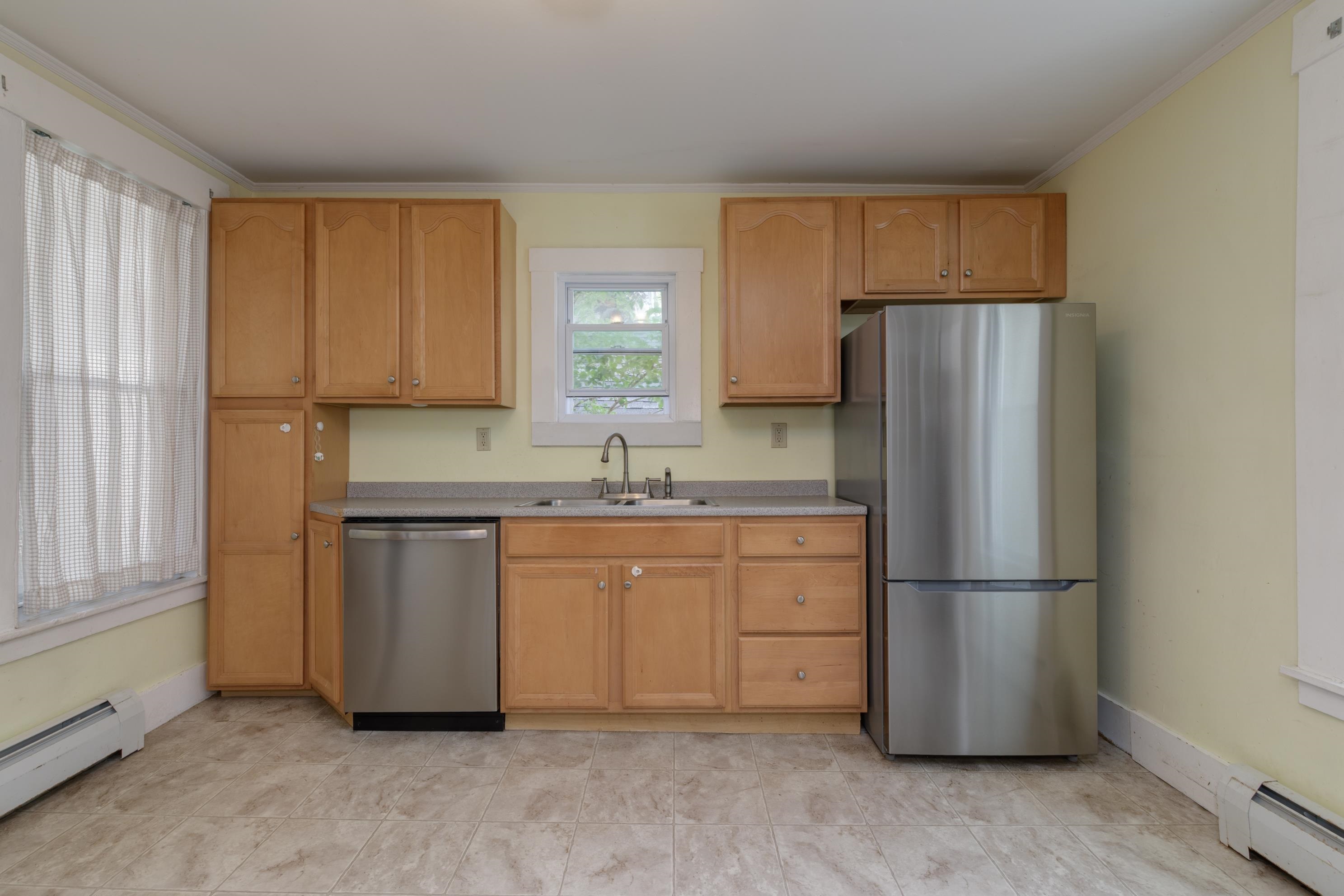 51 Laurel Street Concord, NH 03301 - Photo 3 of 35