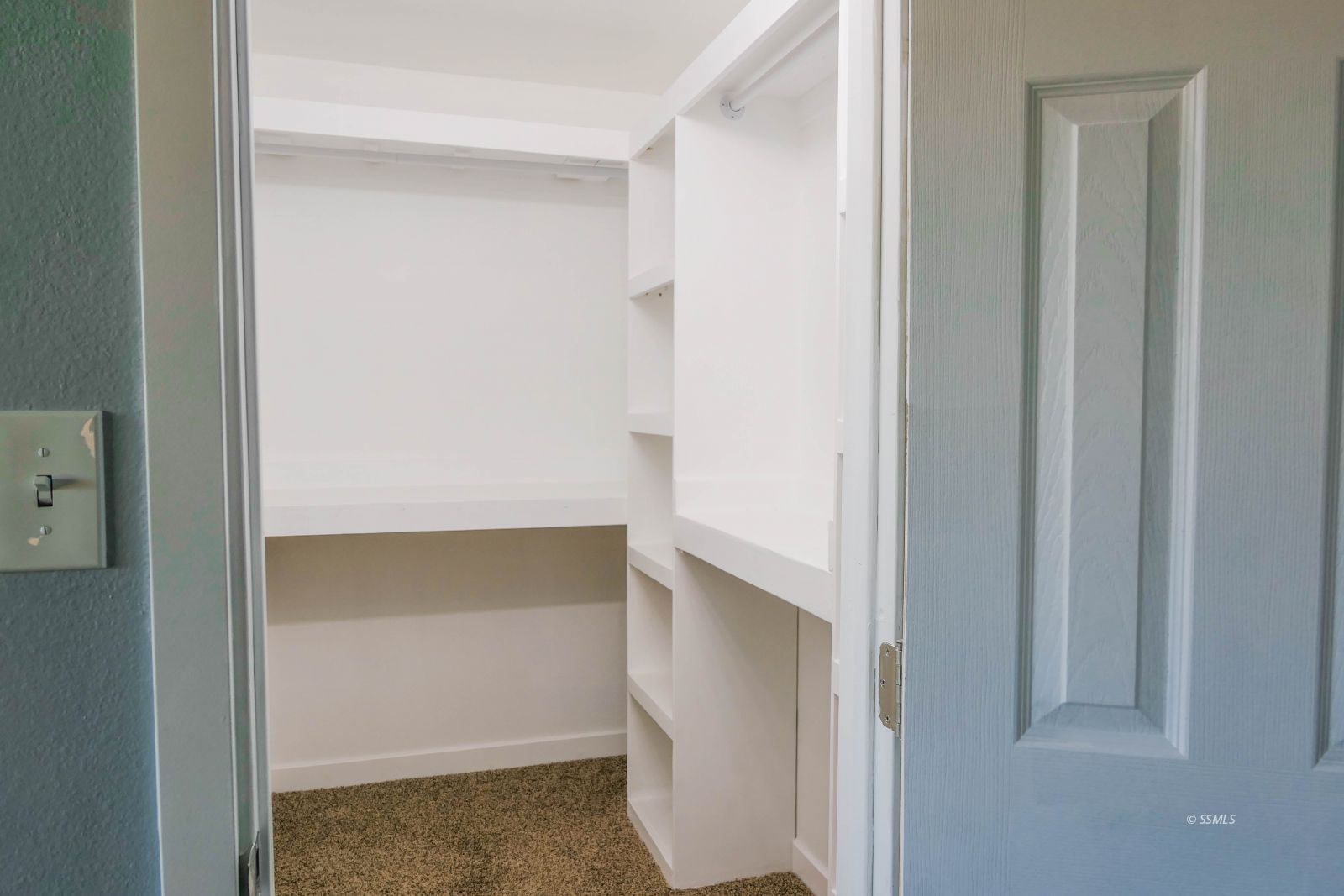 601 Heather Court Ridgecrest, CA 93555 - Photo 26 of 45 a view of walk in closet