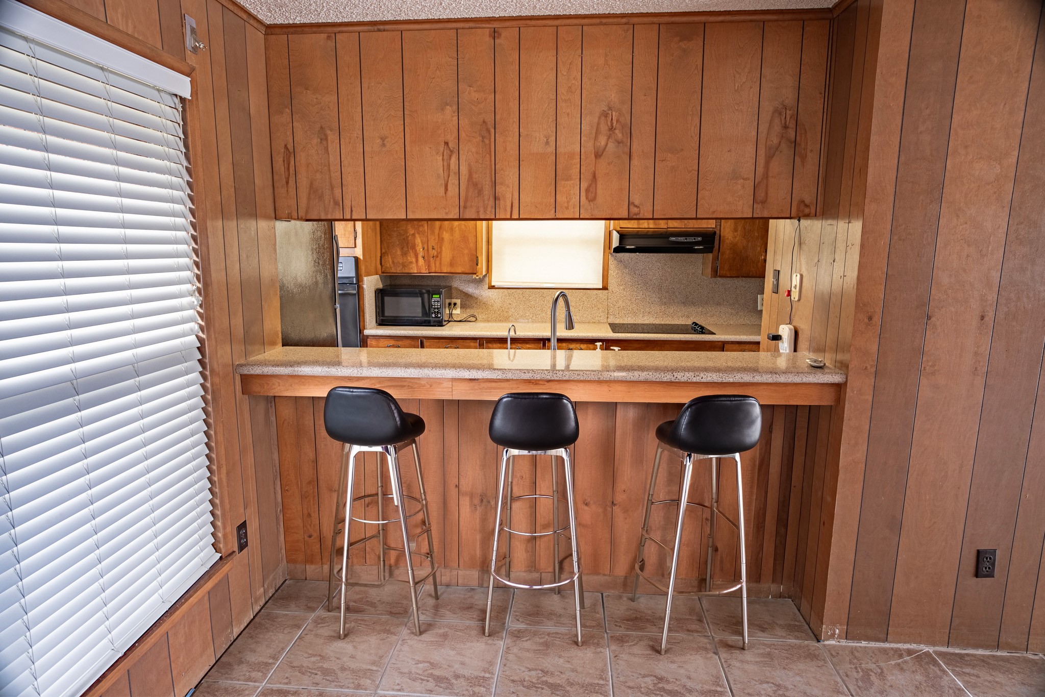4611 Rio Drive Brazoria, TX 77422 - Photo 18 of 39 Breakfast Bar