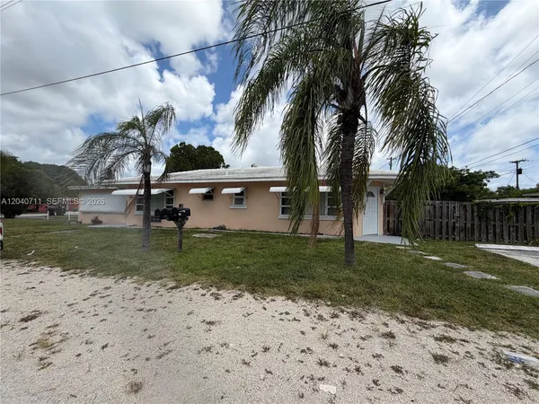 $1,800 | 405 Southeast 23rd Street, Unit 2, Fort Lauderdale, FL 33316