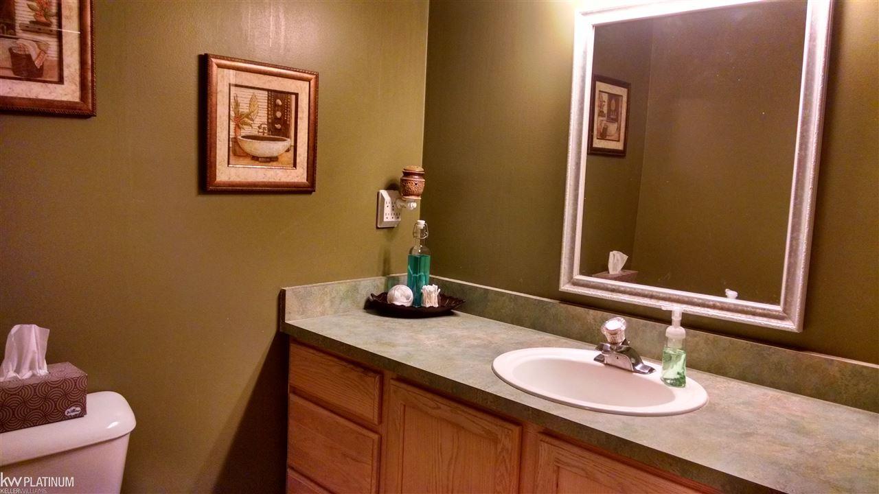 50564 Maurice Road New Baltimore, MI 48047 - Photo 22 of 46 Full Bathroom