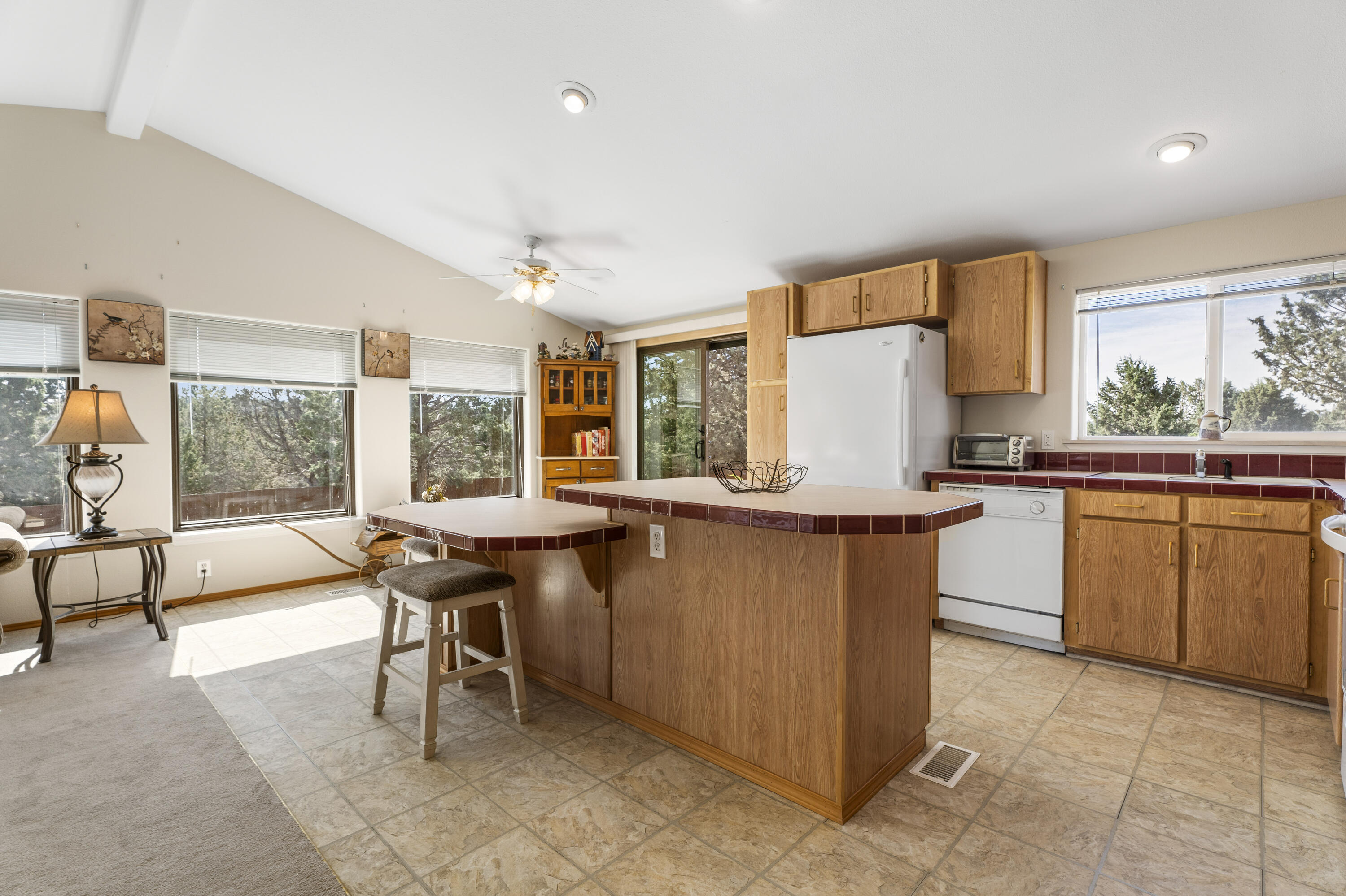 9141 Southwest Shad Road Terrebonne, OR 97760 - Photo 6 of 32 14-Kitchen