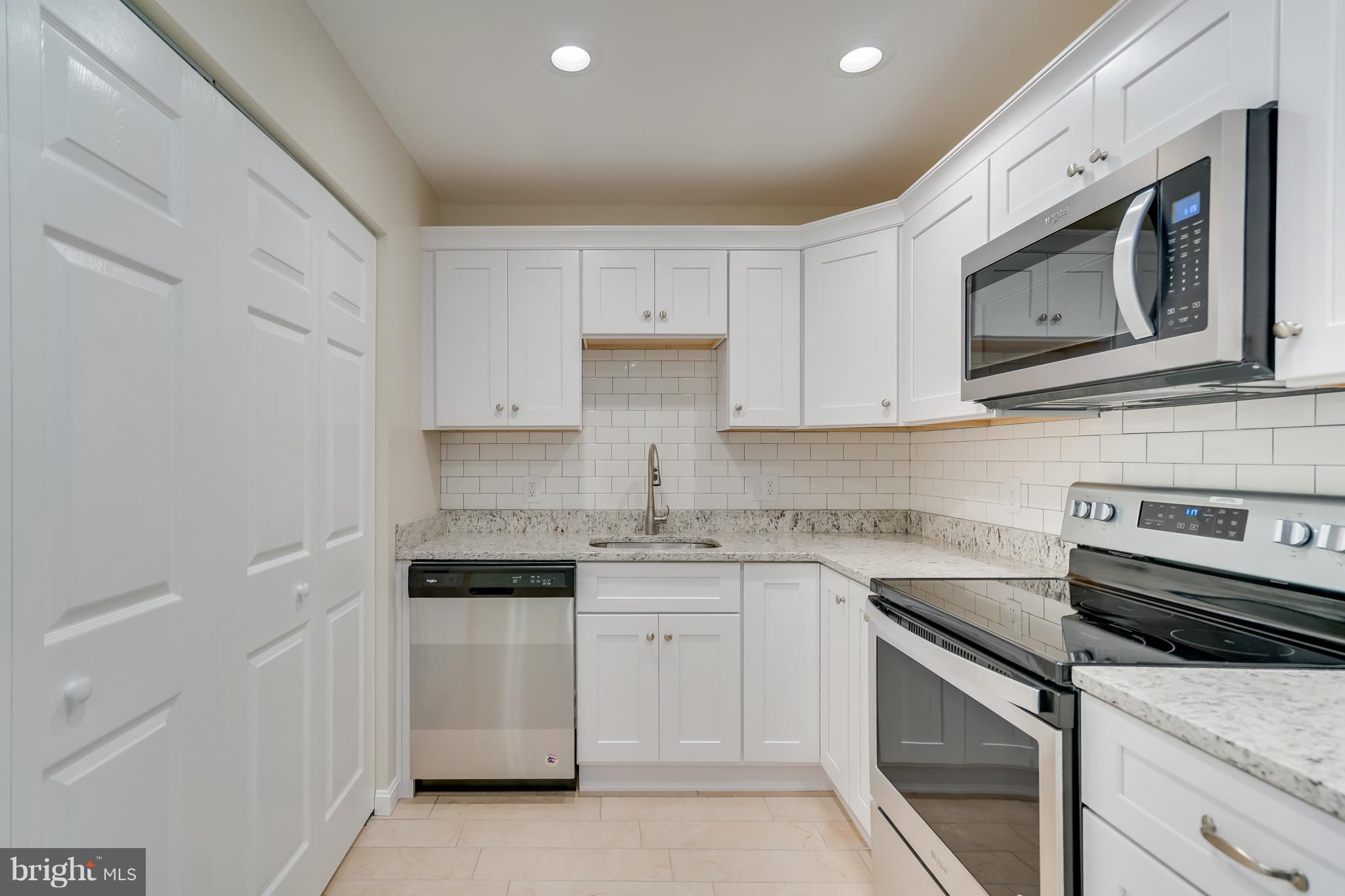 13116 Haddock Road Woodbridge, VA 22193 - Photo 2 of 18 Kitchen