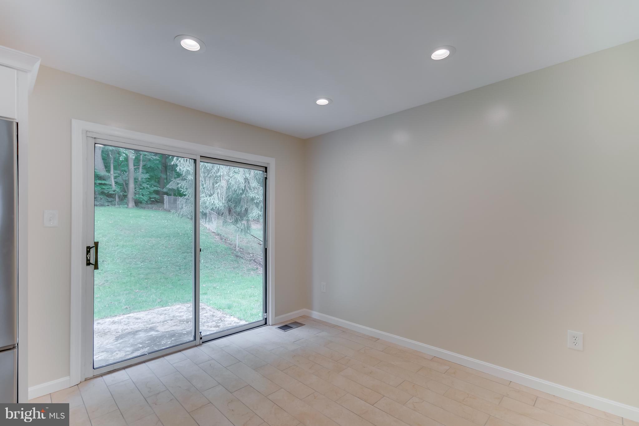 13116 Haddock Road Woodbridge, VA 22193 - Photo 5 of 18 Dining Room