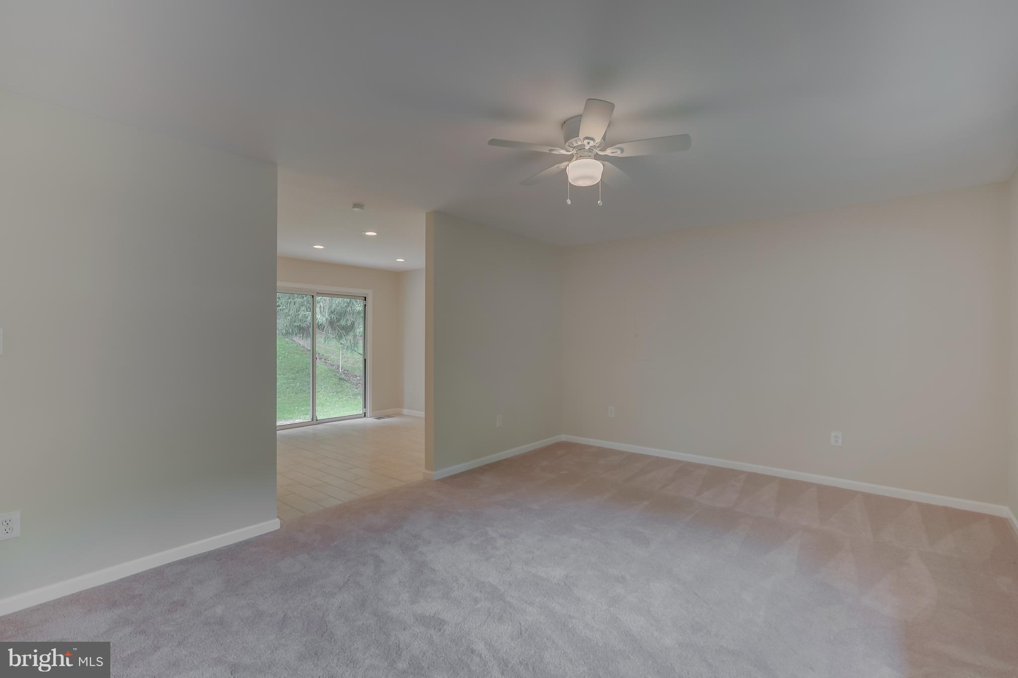 13116 Haddock Road Woodbridge, VA 22193 - Photo 6 of 18 Living Room