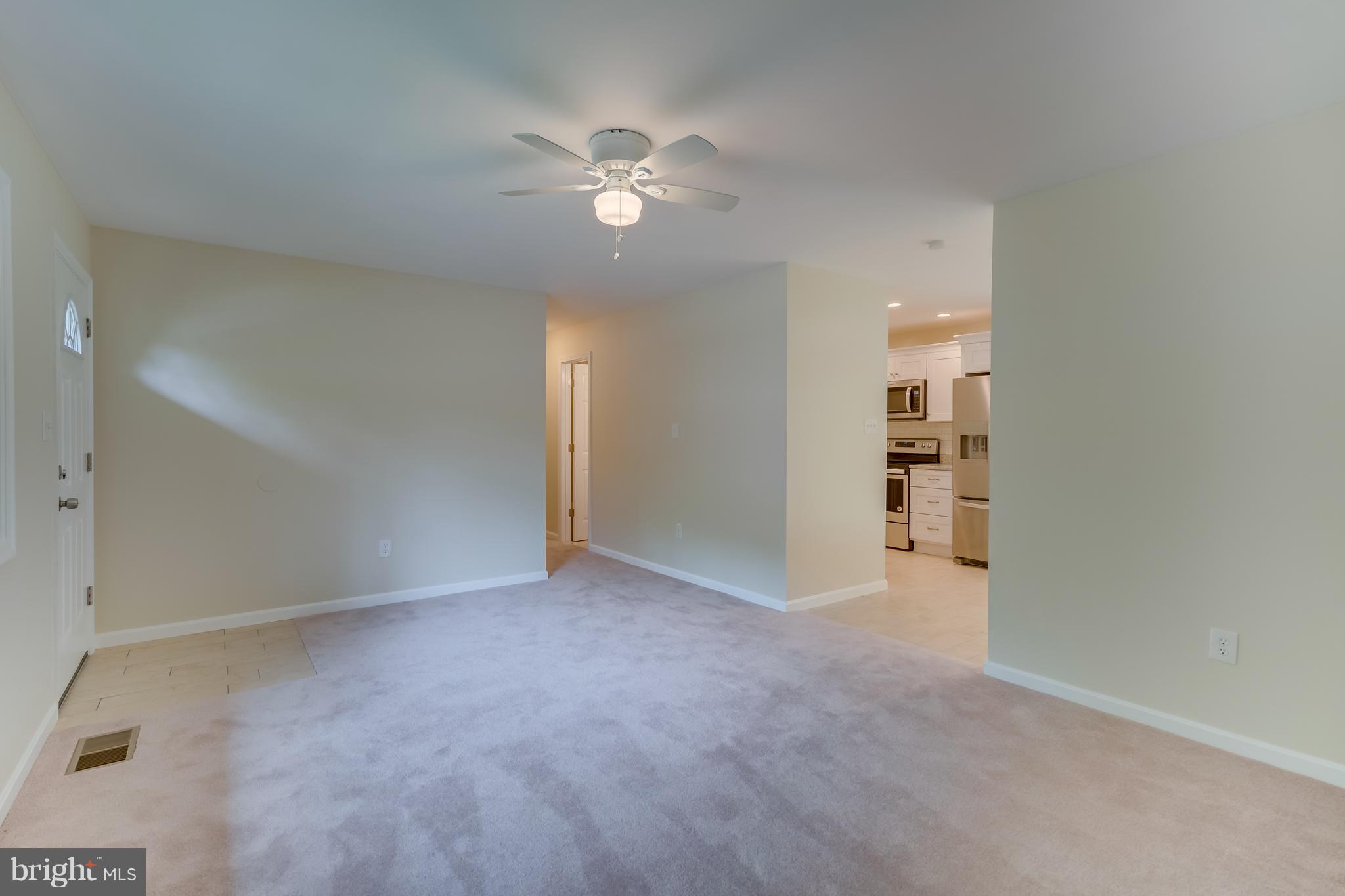 13116 Haddock Road Woodbridge, VA 22193 - Photo 7 of 18 Living Room