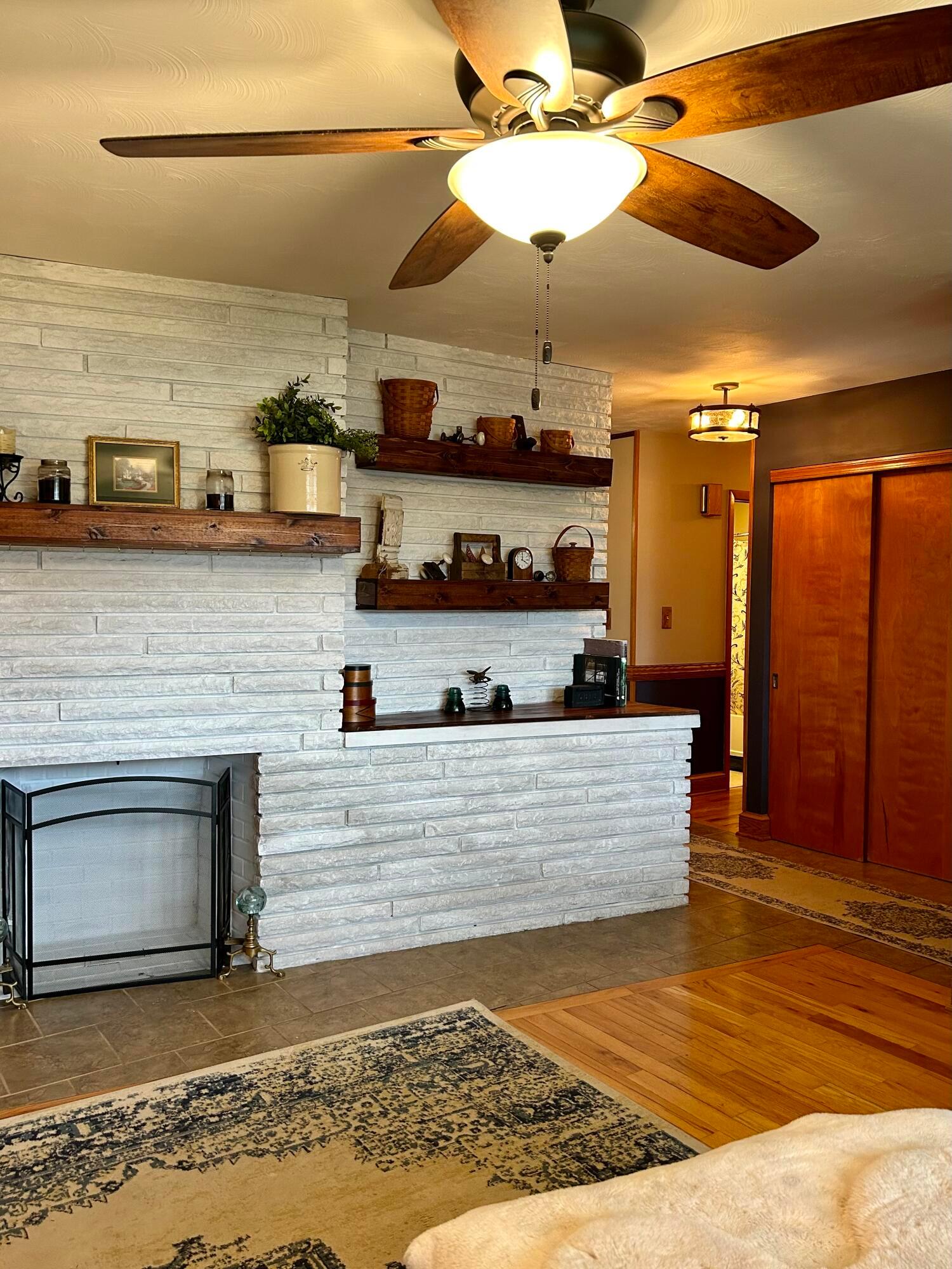 6634 Feder Road Galloway, OH 43119 - Photo 6 of 33 Living Room (toward entry)